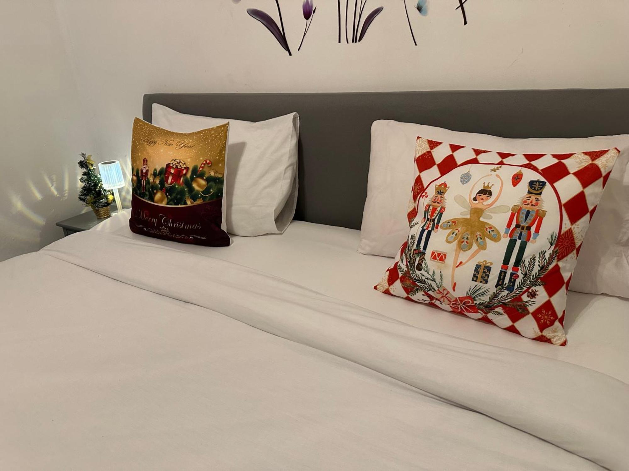 London 2 Bed 2 Bath Apartment Holiday Home - Free Parking - 3Min Walk To The Train Station - 19Min To London Liverpool Street 5Min To Victoria Line 1Gb Broadband Super Fast Internet Ground Floor 100S Of Shops Restaurants Bakeries 24-Hour Asda Superst Exterior foto